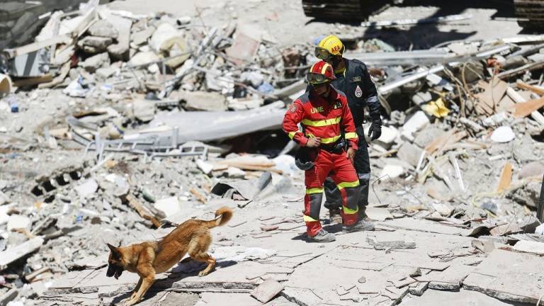 2 muertos y 5 desaparecidos en derrumbe de edificio en España
