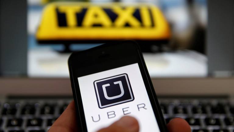 Uber debe contar con mismas licencias que los taxis en la UE