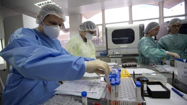 Desarrollan tejido que elimina el virus que transmite la COVID-19