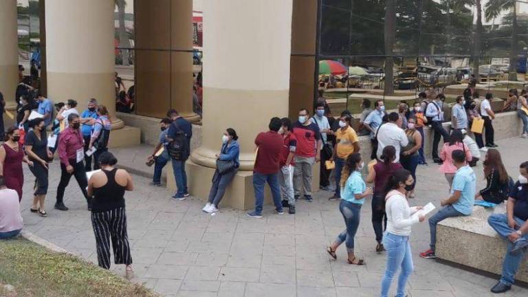 Suspenden varios servicios en Cancillería de Guayaquil tras detectarse caso de COVID-19