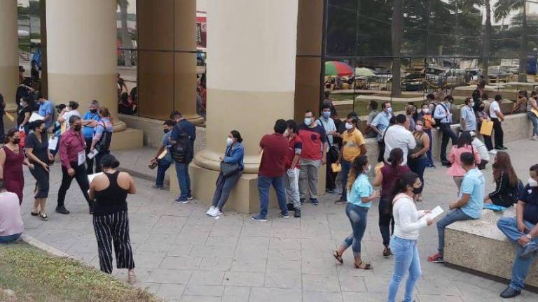 Suspenden varios servicios en Cancillería de Guayaquil tras detectarse caso de COVID-19