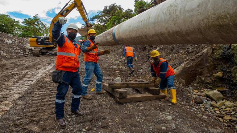 Aceleran construcción de variantes para restablecer producción petrolera, afectada por erosión