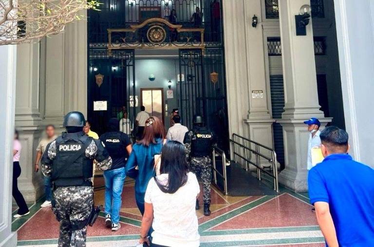 $!Allanamiento al Municipio de Guayaquil.