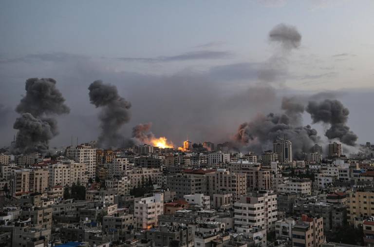 $!Vista aérea de los ataques israelitas hacia Gaza.