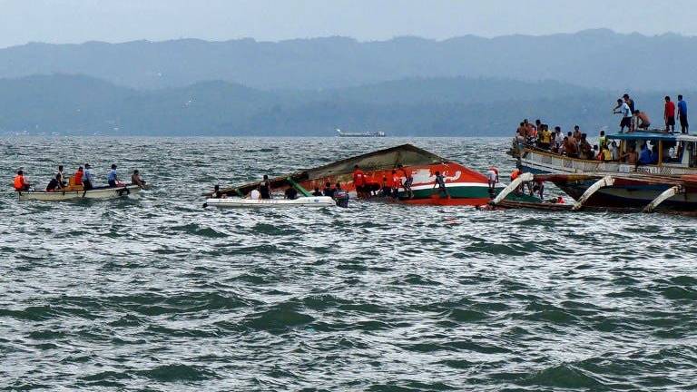 Naufragio en Filipinas deja 36 Muertos y 26 desaparecidos