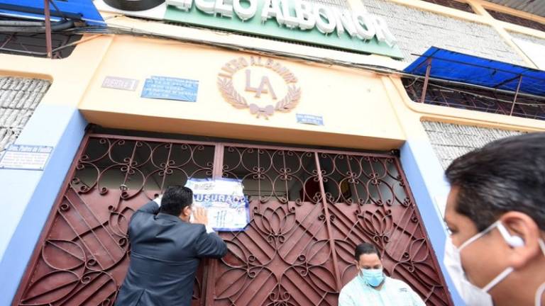 Colegio privado en Guayaquil convoca a estudiantes por examen presencial: fue clausurado y multado por desacato