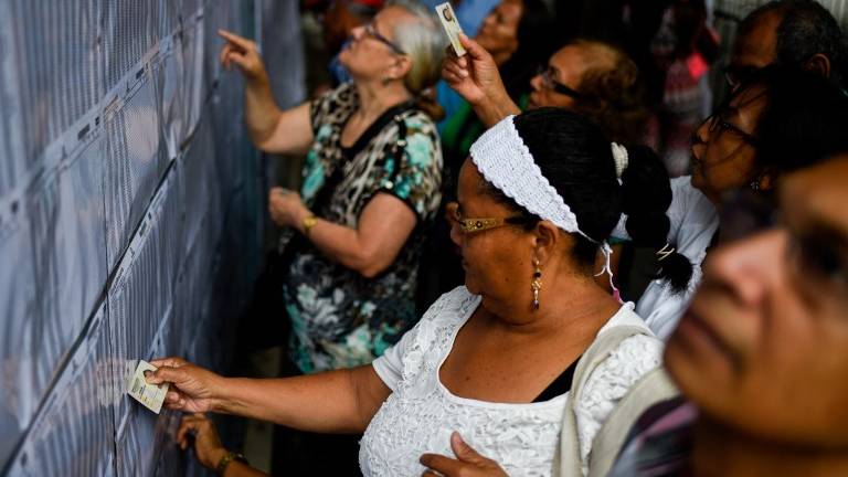 Tres mentiras virales de la campaña presidencial en Colombia