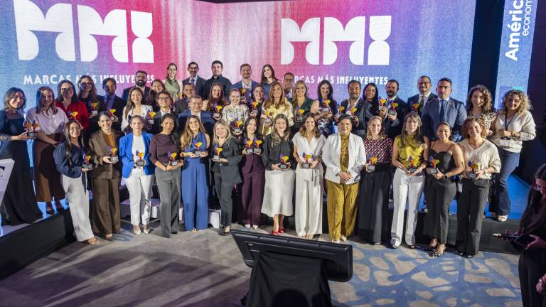 Empresarios premiados en un evento de la Revista América Economía