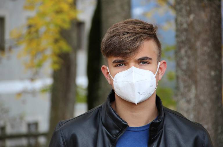 $!En el Reino Unido, 72.000 chicos entre 17 y 24 años tienen covid largo.