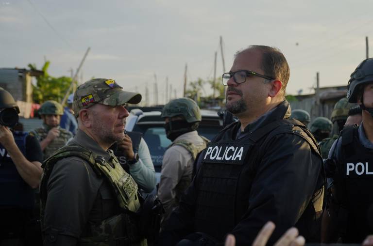 $!El aumento de la violencia ha llevado a los ministros de Defesa, Gian Carlo Loffredo (I), y del Interior, John Reimberg, a encabezar varios operativos.