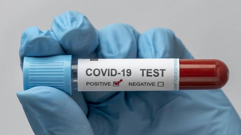 Identifican reinfección por la variante Gamma en persona completamente vacunada