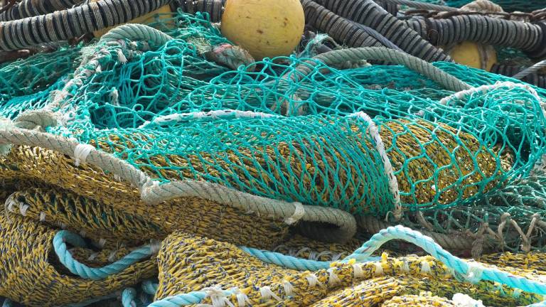 El acuerdo busca aprovechar redes y aparejos de pesca en desuso, para generar nuevos productos.