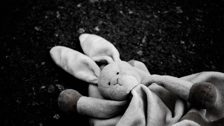 Mujer asesinó a su hija de cuatro años para vengarse de su exmarido