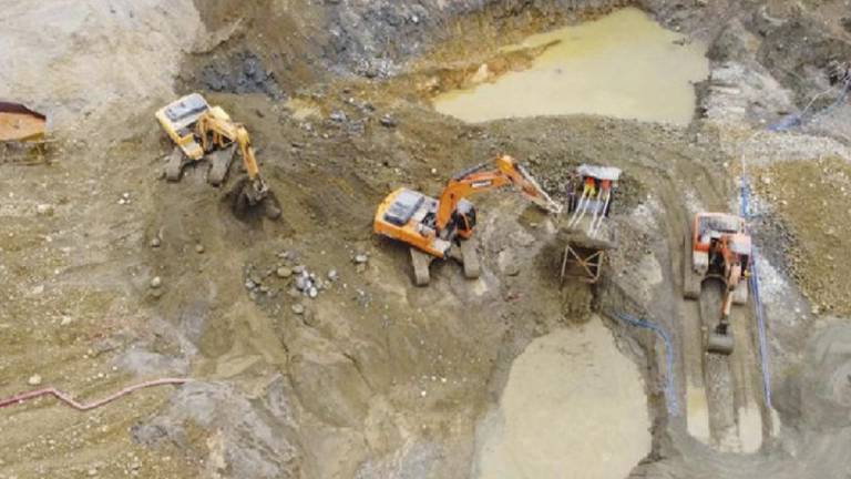 25 minas que contaminaban el suelo y agua de comunidades fueron cerradas