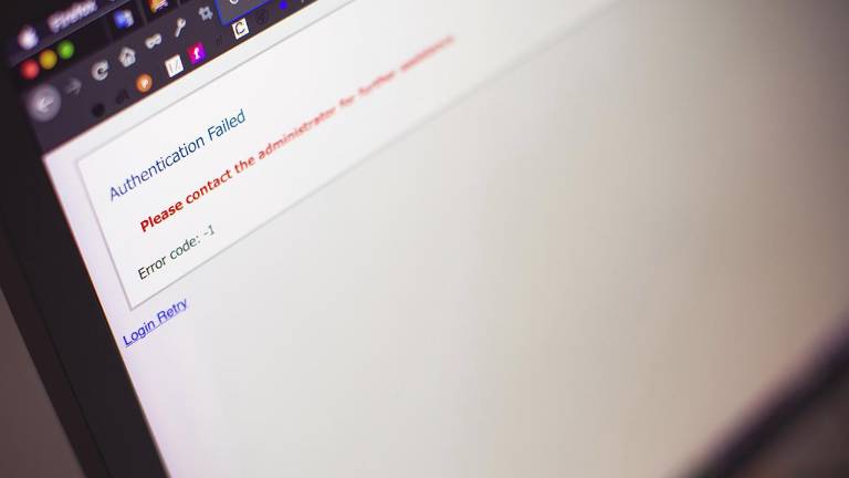 Miles de páginas web sufrieron un “apagón masivo”