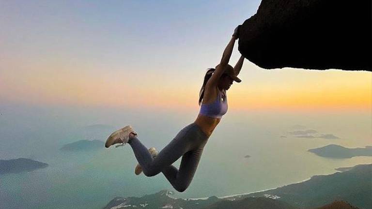 Influencer perdió la vida al intentar sacarse una peligrosa ‘selfie’