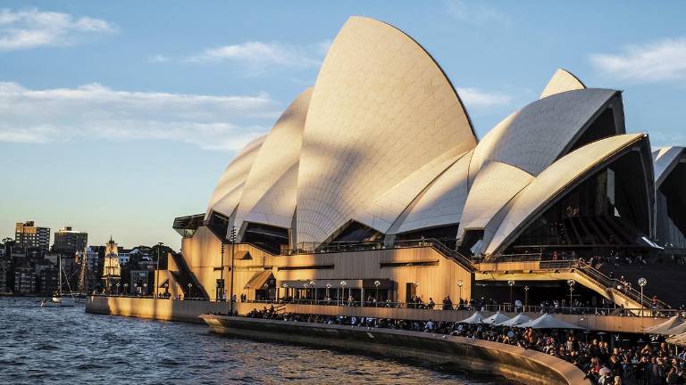 ¿Cómo pueden los jóvenes obtener la visa de trabajo y vacaciones para Australia?