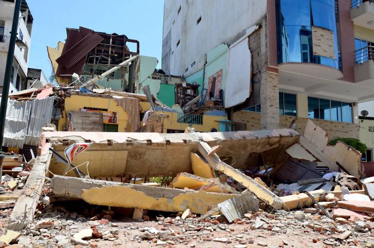 $!Se confirma terremoto en Ecuador y se eleva el número de fallecidos; una niña consta entre las víctimas