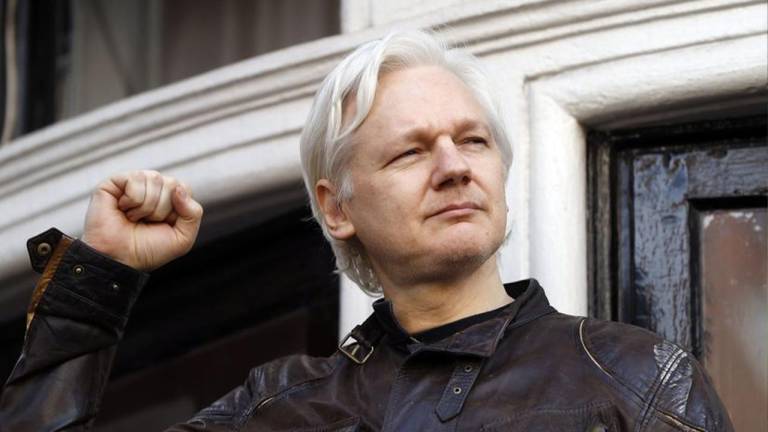 ¿Por qué Ecuador le quitó la nacionalidad a Julian Assange?