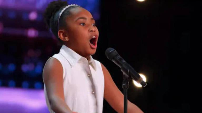 La niña que logró cambiar las reglas de un programa con su impresionante voz