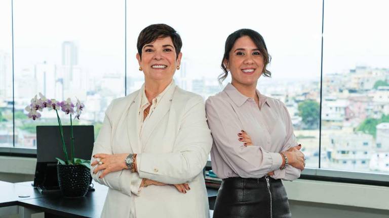 Mujeres al frente: reinventando las Relaciones Públicas