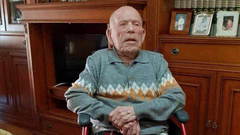 El español Saturnino de la Fuente, que el pasado febrero cumplió 112 años, se ha convertido en el hombre más viejo del mundo.