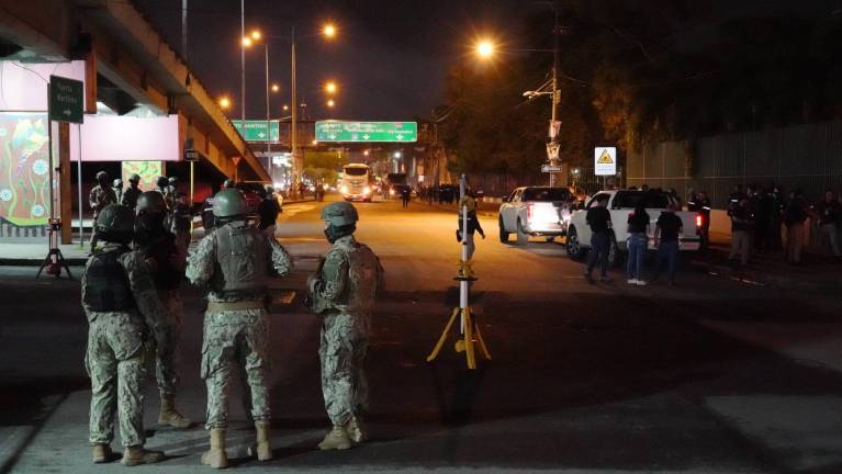 Fotografía de militares en la reconstrucción de los hechos que precedieron los asesinatos.