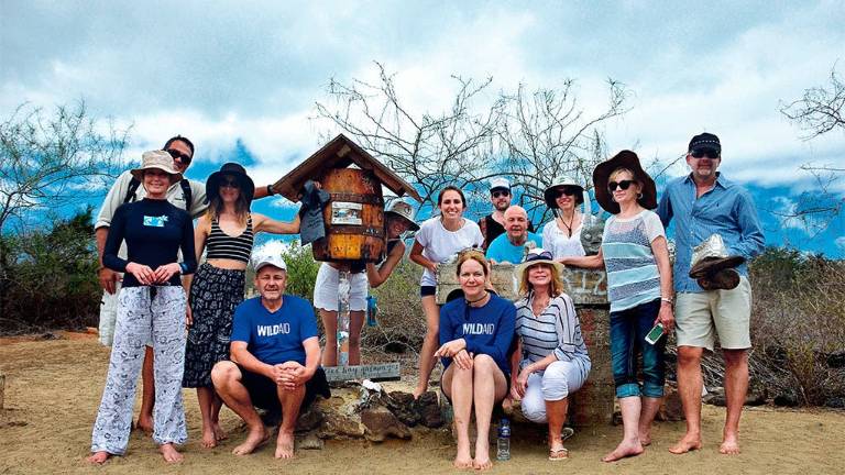 Estrellas de Hollywood apadrinan tortugas en Galápagos