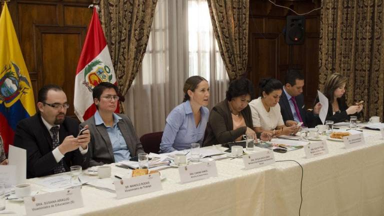 Ecuador y Perú discuten acciones en ejes social y cultural