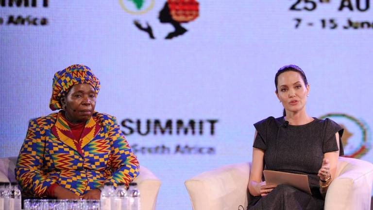 Angelina Jolie insta a líderes africanos a combatir violencia contra mujeres