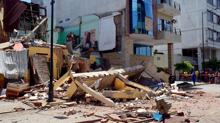 Terremoto deja 13 muertos, varios heridos y daños en edificaciones en Ecuador y Perú
