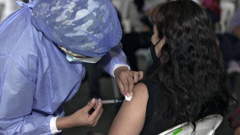 Ministerio de Salud insta a vacunarse contra la COVID-19 antes del feriado de Carnaval