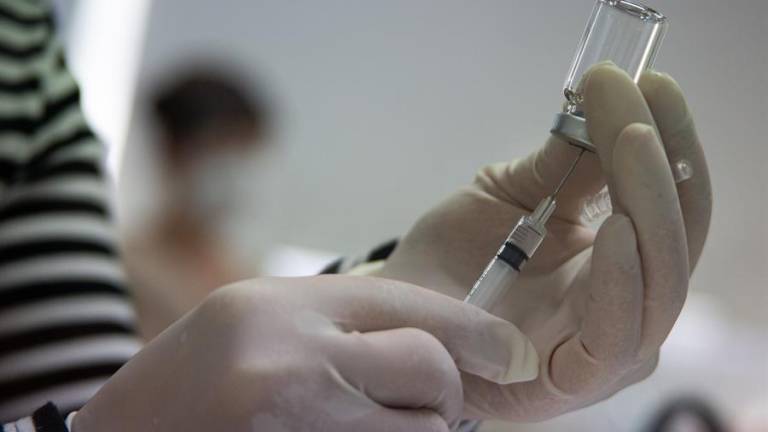 ¿Por qué Latinoamérica enfrenta una nueva ola del COVID-19 teniendo millones de vacunas?