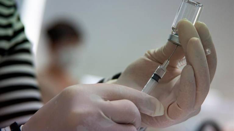 ¿Por qué Latinoamérica enfrenta una nueva ola del COVID-19 teniendo millones de vacunas?