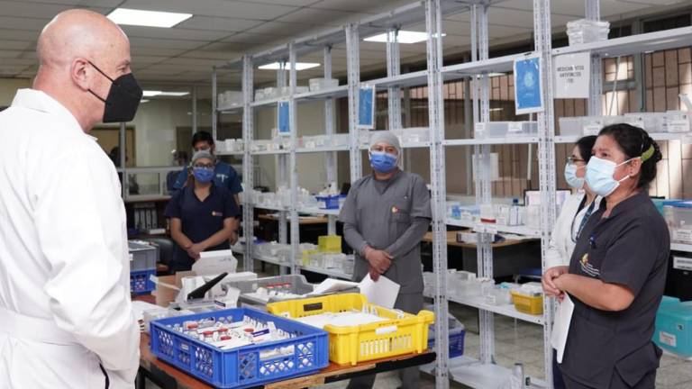 Borrero anuncia que farmacias privadas deberán dotar de insumos a pacientes del sistema público