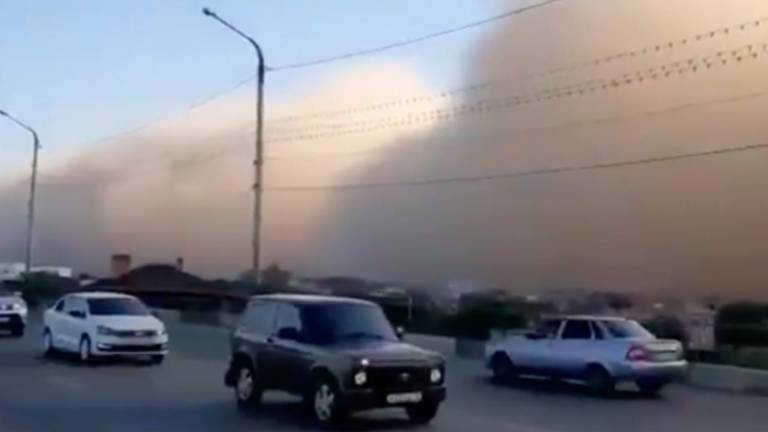 Extraña tormenta de arena en el sur de Rusia engulle por completo una ciudad