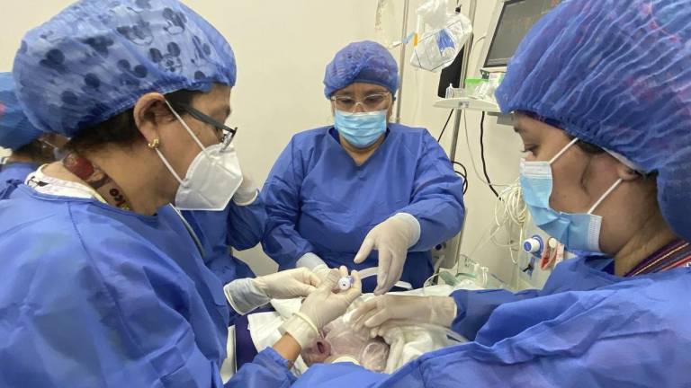 Parto quíntuple fue atendido por 40 profesionales de la salud en Guayaquil