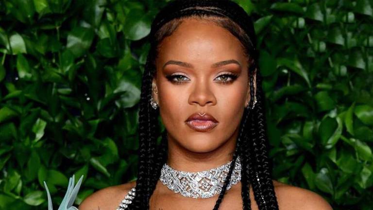 En 2017, la cantante lanzó al mercado su colección de maquillaje Fenty Beaty, su propia marca de maquillaje.