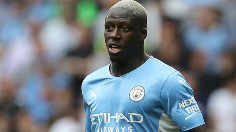 Jugador del Manchester City, suspendido tras haber sido acusado de cinco delitos sexuales