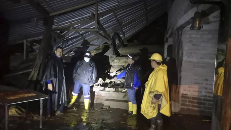 Aluvión en el cantón Baños dejó un muerto y varias personas desaparecidas