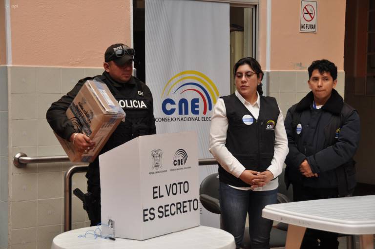 $!Quienes no puedan asistir a sufragar deben presentar los documentos que respalden su ausencia.