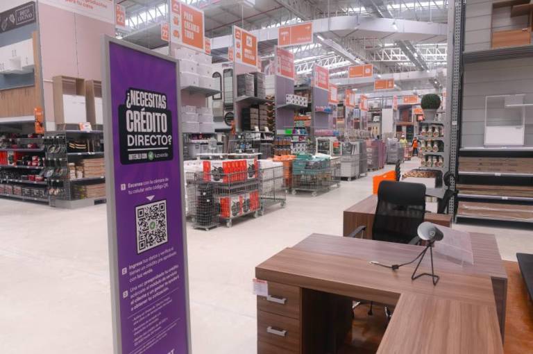 $!El nuevo homecenter que inició operaciones en el país cuenta con 18.000 productos de 16 distintas categorías. Solo en Guayaquil trabajan cerca de 200 personas.