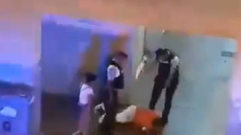 Autoridades investigan si hubo exceso en procedimiento policial en Guayaquil, que fue captado en video