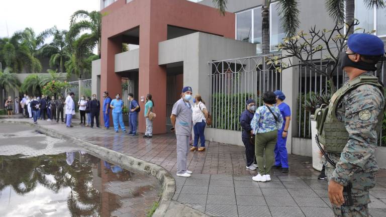 Ministerio de Salud destituye a funcionarios y aplaza jornada de vacunación tras descubrir irregularidades