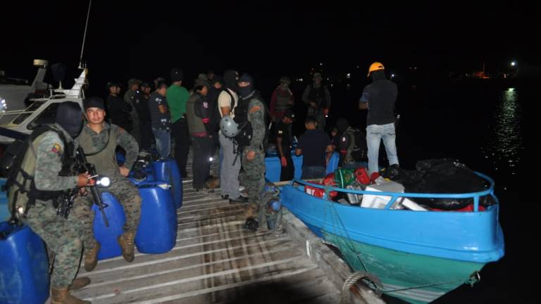 Policía incauta casi una tonelada de droga en alta mar