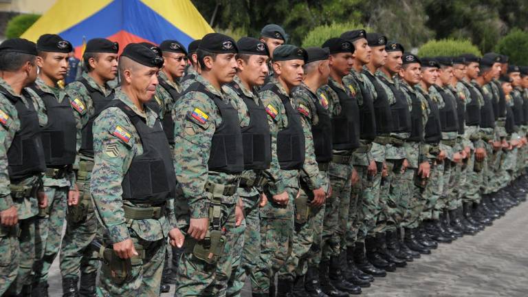Correa confía en superar episodio de tensión con militares