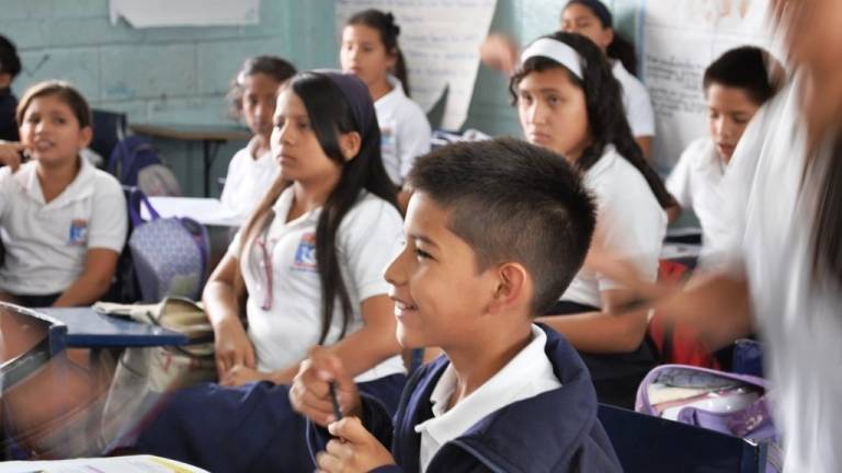 La Unidad Educativa Felipe Costa Von Buchwald acoge a 480 estudiantes de escasos recursos en Guayaquil. Para su financiamiento