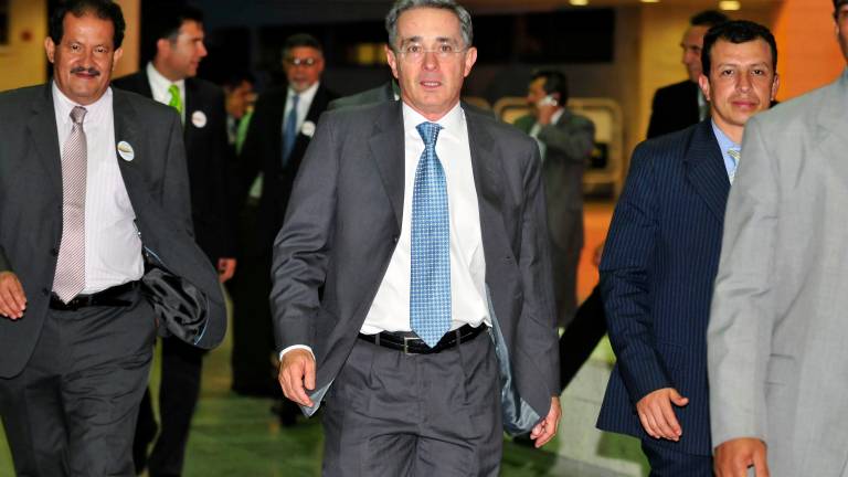 Uribe criticó la reunión entre Santos y Maduro
