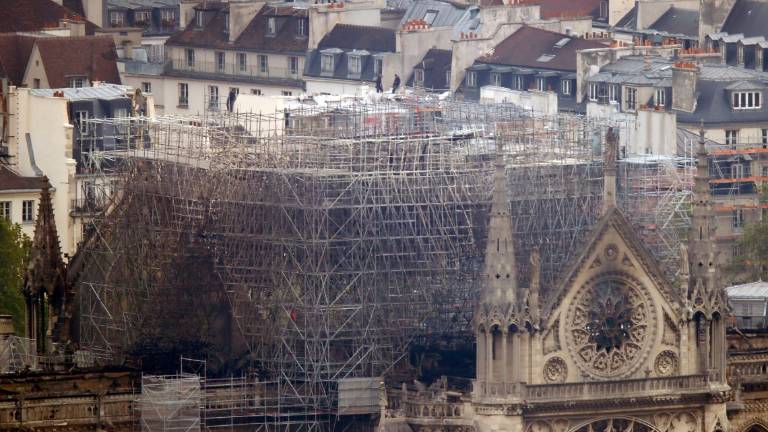 Millonarios y empresas donan dinero para reconstruir Notre Dame