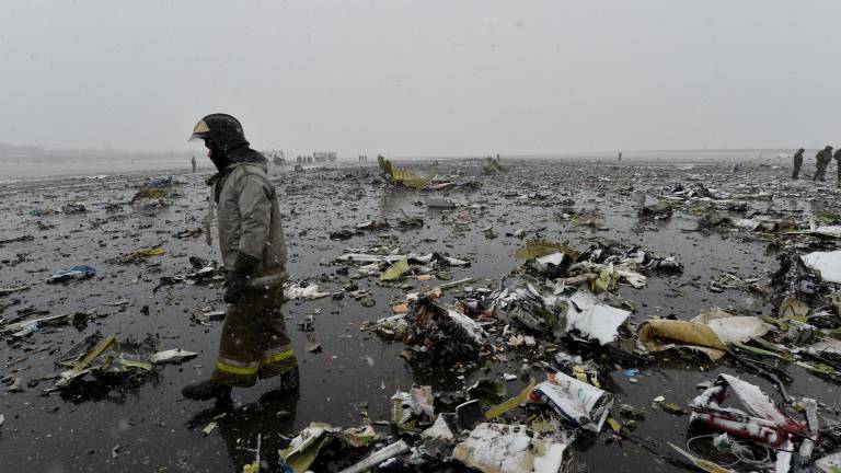 Mueren 62 personas al estrellarse un avión en Rusia
